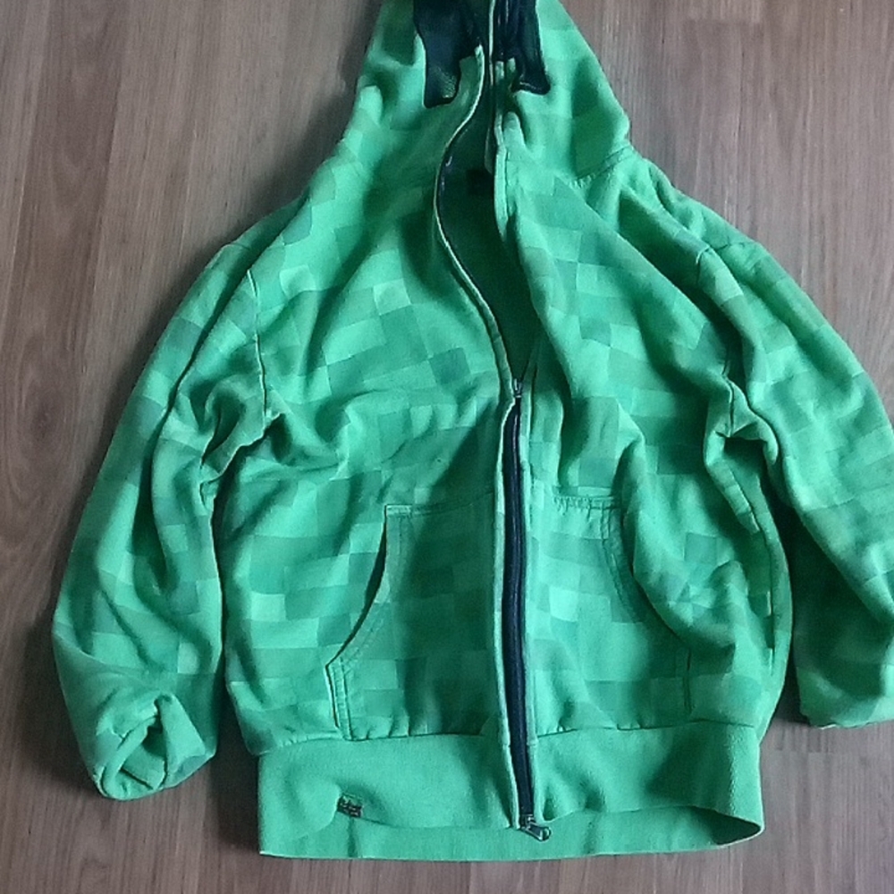 Vibrant Green Zip-Up Sweatshirt with Relaxed Fit